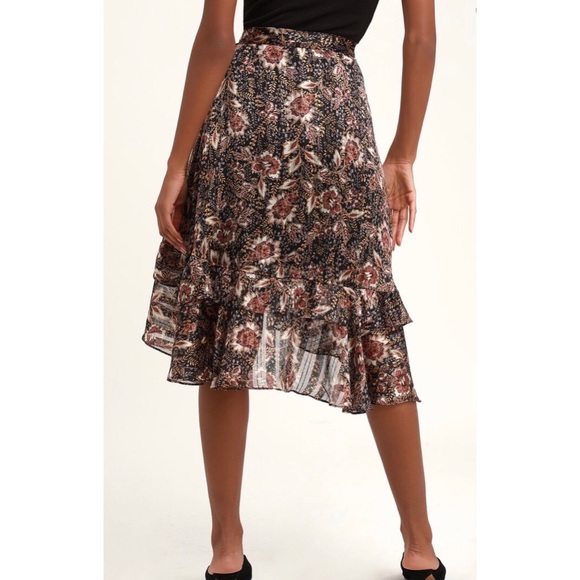 NWT Lulu’s Sophisticated Black Floral Wrap Skirt - Picture 5 of 5